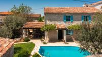 Rustic villa Janko with pool in Sveti Lovrec - Bed and Breakfast Vošteni