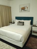 Deluxe Two-Bedroom Apartment with Garden View