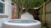 Peaceful Hot Tub Retreat with Private Garden - B&B Cardiff