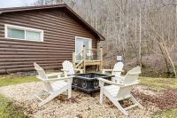 Creekside Home w/ Hot Tub, 3 Mi to Dtwn Gatlinburg - Chambres d'hôtes Gatlinburg