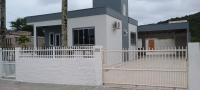 Casa em Bombinhas com piscina - B&B Bombinhas