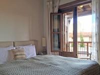 Camera Matrimoniale con Balcone e Vista Piscina (Melograno)