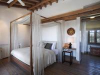 Chambre Double avec Balcon - Vue sur Piscine (Noyer)