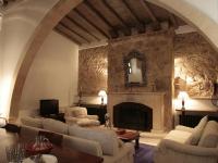 Two-Bedroom Cottage with Fireplace (Archontiko)