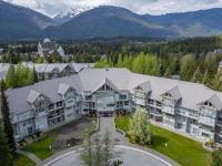 2BR + Sofa Bed | Greystone Lodge | Ski in / Ski out | Split home living | Pool & Hot Tub - Chambres d'hôtes Whistler