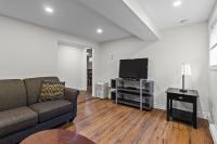 Stylish 2BR WiFi Parking MUN Walk - Bed and Breakfast St. John's