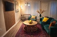 Modern Condo Prime Area 1 min to Beale Street Gated Parking - B&B Memphis