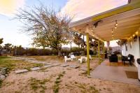 Boho Escape - Hot Tub, Cowboy Pool & 35 Joshua Trees - B&B Yucca Valley