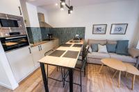 Deluxe One-Bedroom Apartment with Harbour View
