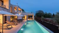 Modern Villa Caruso with pool in Vabriga - B&B Vabriga
