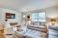 Relax Fireside: Family Home 6 Mi to Dtwn Beaufort! - B&B Beaufort