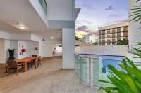 Central CBD Escape with Expansive Balcony - Bed and Breakfast Darwin