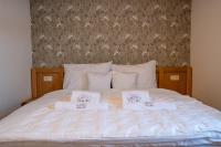 Apartment with Mountain View