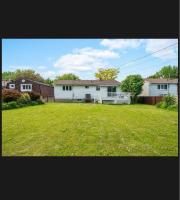 Family-Friendly Private Room With 2 Queen Beds - B&B Brossard
