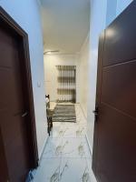 Habitación con cama extragrande y vistas al jardín 