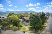 Moderno y central apartamento con vista al parque - Chambres d’hôtes Dosquebradas