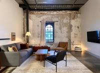 Charming 1BR Near Fiserv with Rooftop, Gym, and Parking - Sleeps 4-5 - Bed and Breakfast Milwaukee