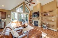 Deck + Views: Scenic Group Getaway in Lakeside! - Chambres d'hôtes Lakeside