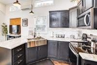 Walk to Lewisville Lake: Cozy Couple’s Retreat - Chambres d'hôtes Little Elm