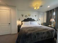 Athena Room