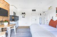 Amazing serviced accommodations for Corporate Contractors and Leisure clients Located at a walking distance from three majors Underground and Overground stations - Chambres d'hôtes Londres