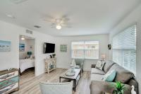 Beach Escape One Block from the Beach - B&B Pompano Beach