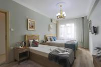 Camera Tripla Superior