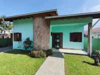 Casa com piscina e 3 quartos à 500mts da praia - B&B Itapoá