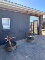 Adventure Apartment - Addo Elephant Park South Entrance only 5km - B&B Colchester
