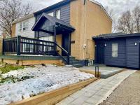 ION House - near shopping and Kennedy subway - B&B Toronto