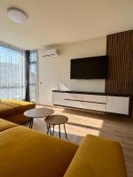 The Golden spot Modern Central Apartment with Garage and Balcony, Quiet Location - B&B Yambol