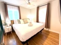 Chic City Getaway Steps from Little Italy - B&B San Diego