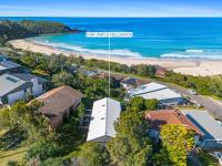 Surf Watch Mollymook - panoramic beach vistas - B&B Mollymook