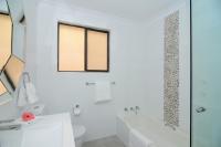 Bella Blu Beach House - direct beach access - Bed and Breakfast Vincentia