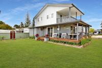 Whale Song - pet-friendly home steps to the beach - B&B Vincentia