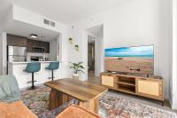 Breezy Stays Luxury Residences - near Kaseya Center - B&B Miami