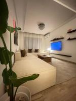 Modern En-Suite 2BR Near Casa Voyageur Parking & Wi-Fi - Chambres d'hôtes Casablanca