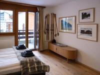 Bright studio with balcony & view to the Matterhorn - B&B Zermatt