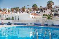 Serenity Ocean View 1BR Apartment with Terrace, Pool & Walk to Beaches - Chambres d'hôtes Adeje