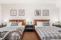 Luxury 1750sf Condo In DT Canmore Sleeps 10 - B&B Canmore