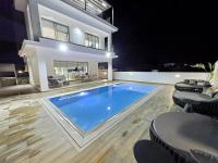 Mediterranean Sunrise Villa Protaras - B&B Paralímni