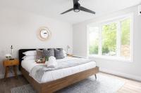 New Modern Home in Old Town - B&B Niagara-on-the-Lake