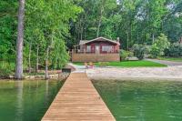 Waterfront Lake Martin Home with Grill and Beach! - Chambres d’hôtes Eclectic