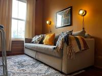 Modern Amenities Historic Charm 4-Bdrm Retreat, Unit #1 - B&B Halifax