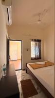 DSS HOME STAY Just 500 Meter Girivalam Road - B&B Tiruvannamalai