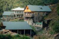 Cliff House Kala, Svaneti - Ferienwohnung Vichnashi