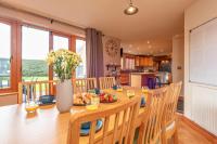 Silverwood Main House Modern Spacious - Pass the Keys - B&B Telford
