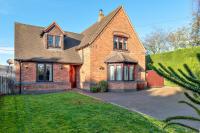 Silverwood Main House Modern Spacious - Pass the Keys - B&B Telford