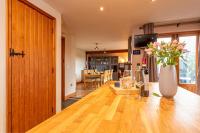 Silverwood Main House Modern Spacious - Pass the Keys - B&B Telford