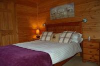 Woodland Oak Log Cabin, by Meall nan Tarmachan - Chambres d'hôtes Killin